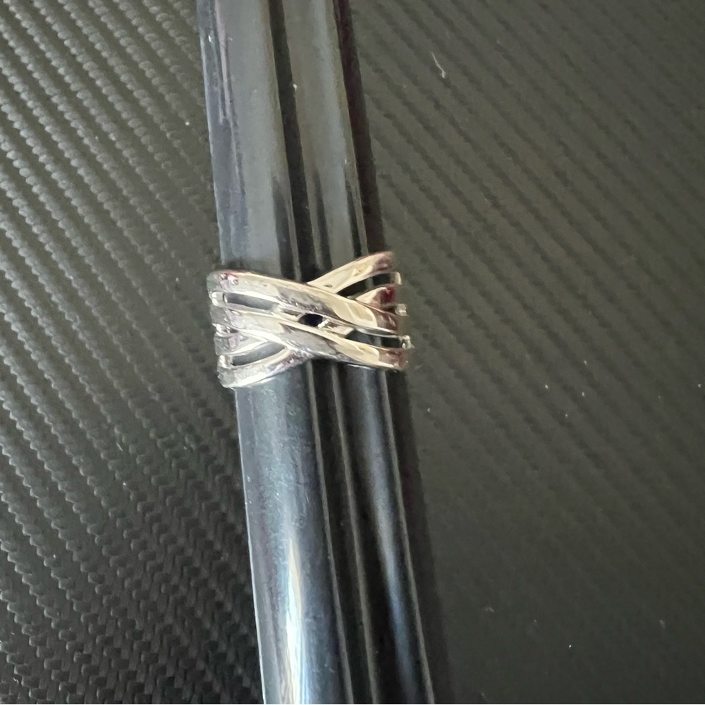 EDCO Crossover Ring Size 8 Silver Tone